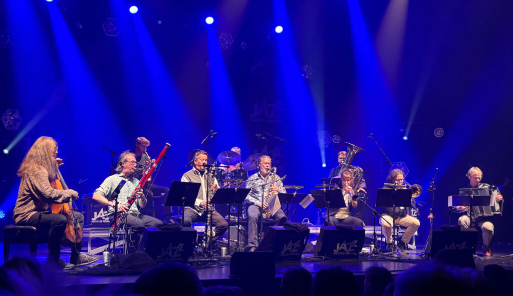 Le saxophoniste norvégien Trygve Seim était de retour à Coutances pour Jazz sous les Pommiers avec son Large Ensemble.
